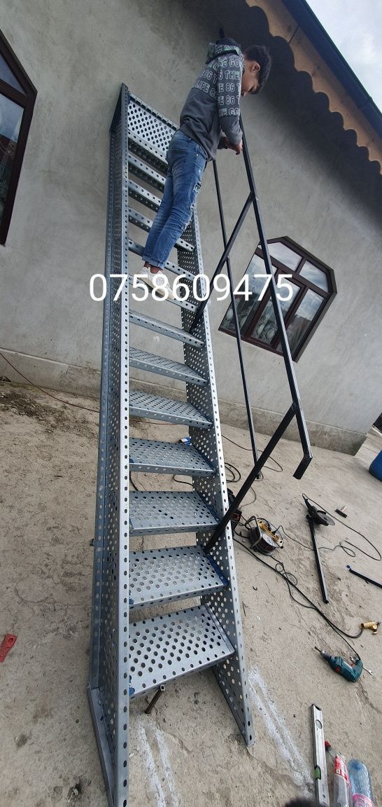 Scari zincate 75x27cm cu 12 trp