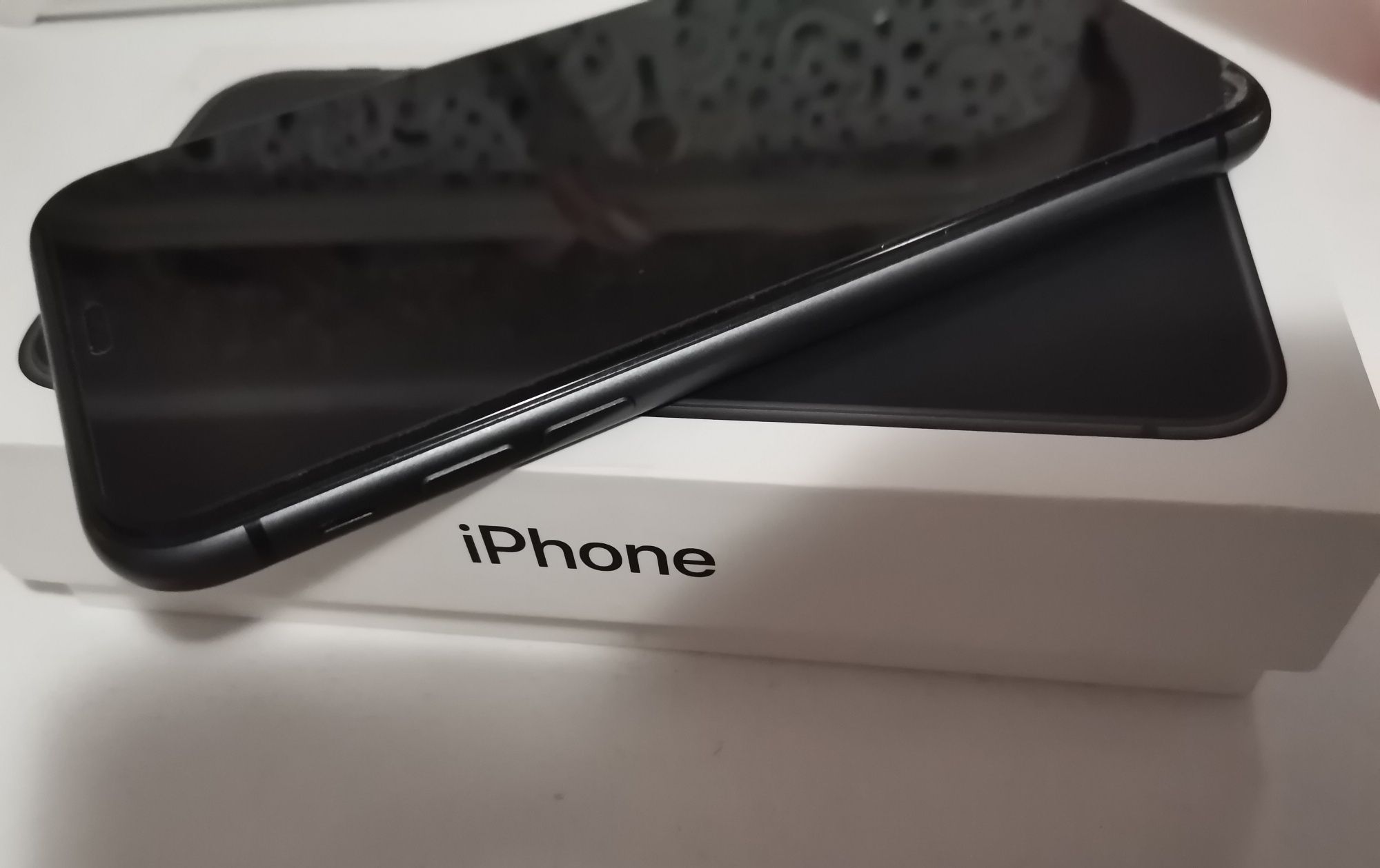 IPhone 11 Black като нов