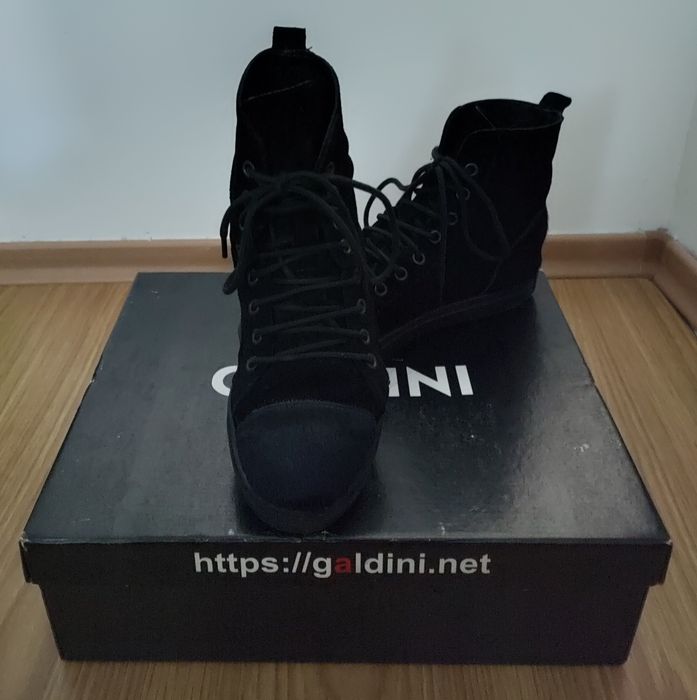 Продавам Ботуши и боти Естествена кожа