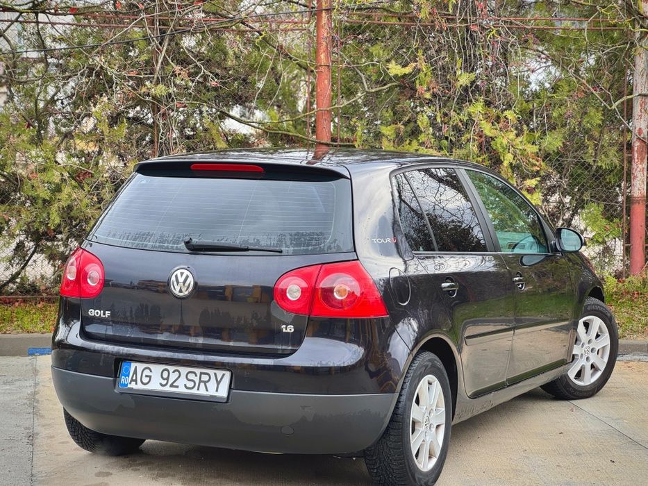 Vând Golf 5 1.6 MPI Benzina Aspirat PROPRIETAR