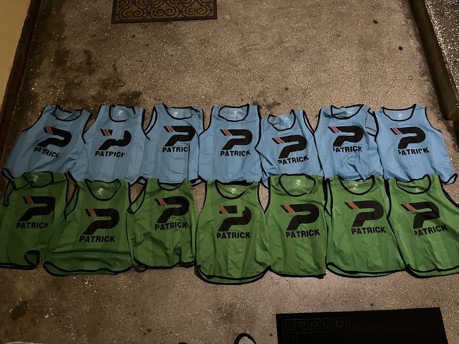 Vând 14 veste de departajare antrenamente