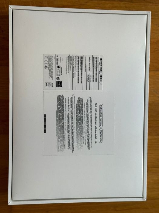 MacBook 13.6" M2 ( bon fiscal + garantie )