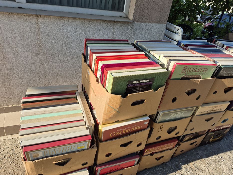 Vând Lot 150lp Discuri Vinil cu muzică clasică mixta 

Artiști:

- Fr