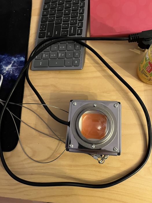 Lampa cu UV pe tru cresteea plantelor in interior