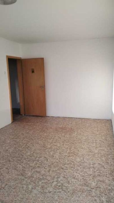 2-х комнатная 8 мкр 54 м2, 5/5 имеется тех этаж