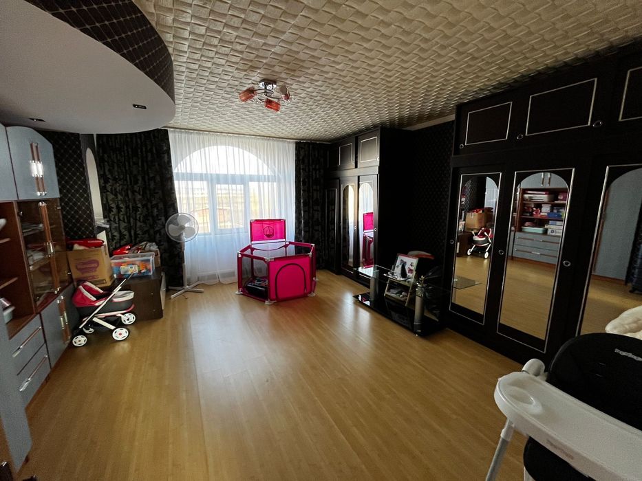 Vand casa in cartierul primăverii