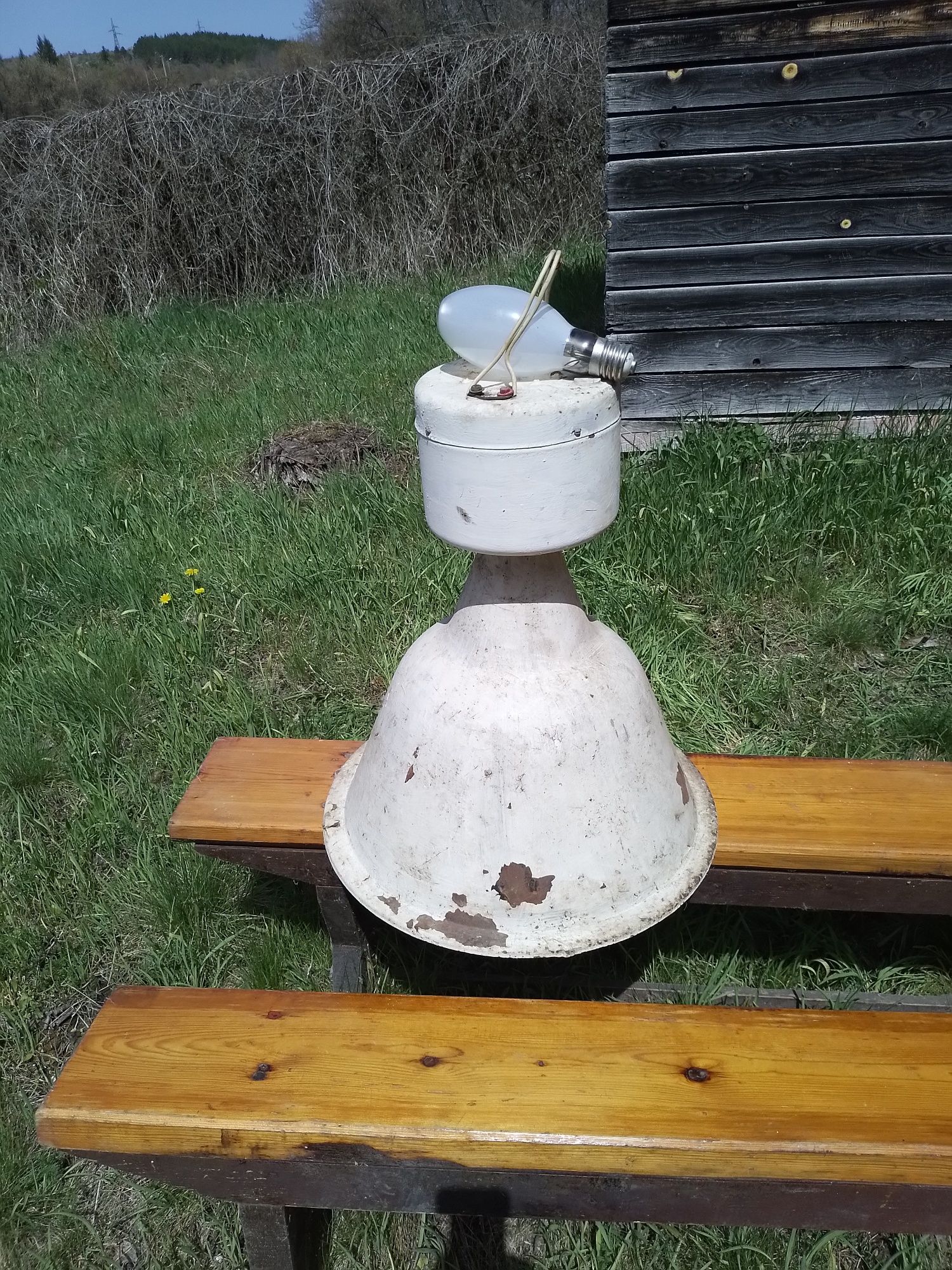 Лампа за двара и градината