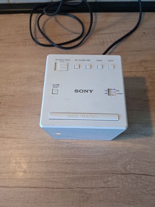 Radio cu ceas Sony