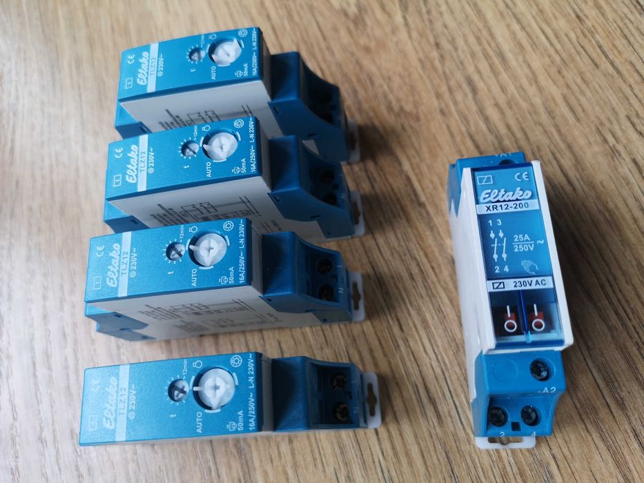 Vând diverse echipamente electrice pt automatizări ABB, SCHNEIDER