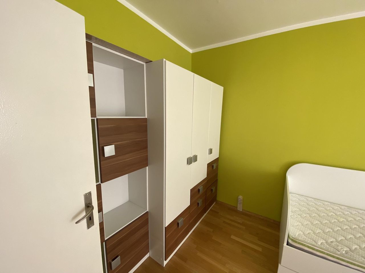 Дава се под наем Тристаен апартамент в София, Надежда 1 - 84 кв.м за 650 € - Снимка #10