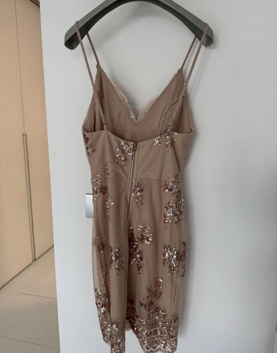 Златиста вечерна рокля с пайети