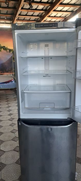 Продам Холодильник  LG