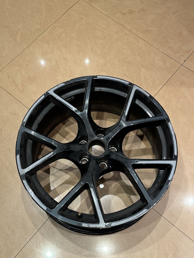 Audi RS3 8Y предна Джанта