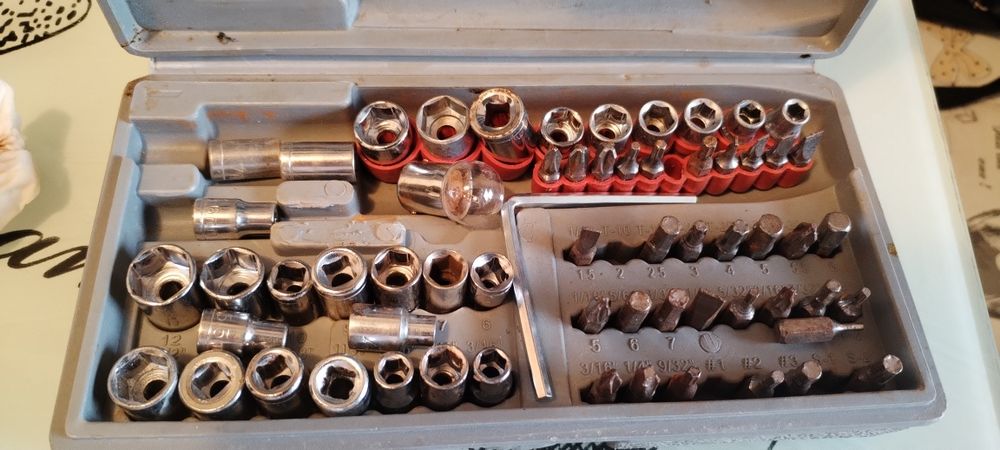 Trusa de chei în cutie