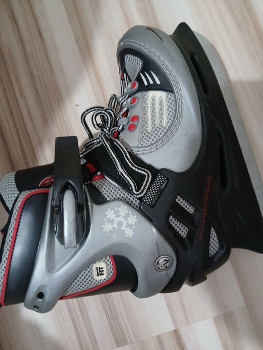Patine mărime 40 in conditii foarte bune