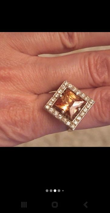 Inel de argint cu piatra aurie