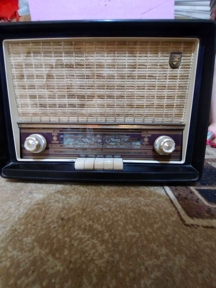 Radio Philips pe lampi vintage 1956