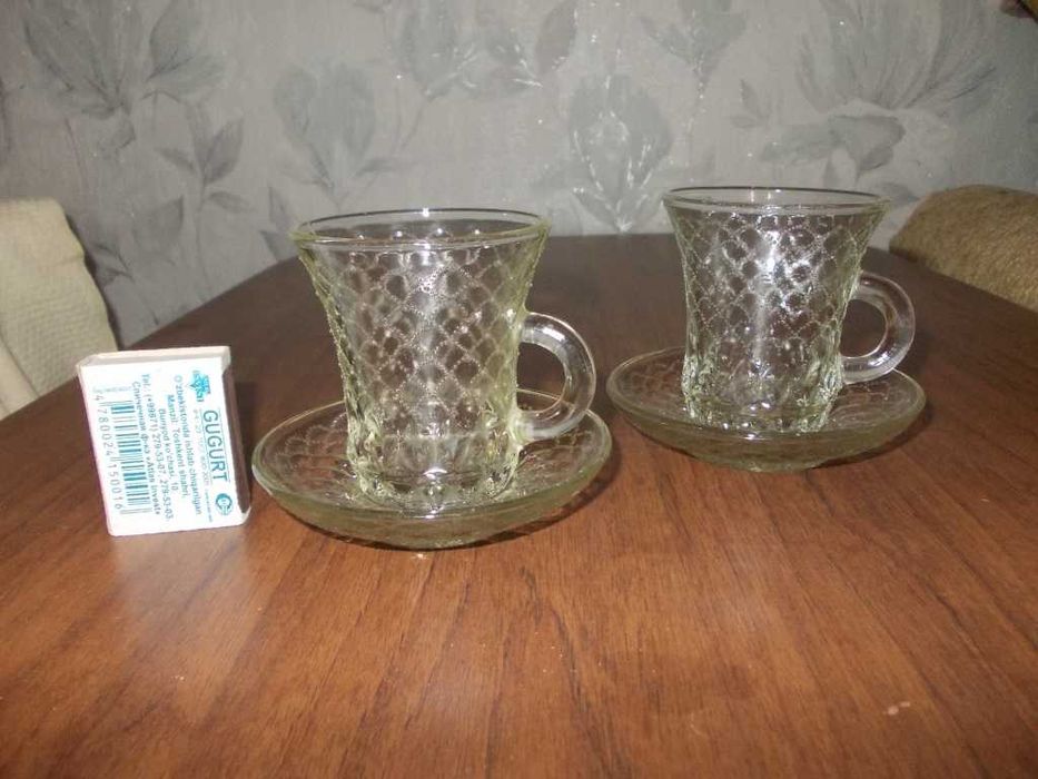 Бокалы, большой и маленькие.