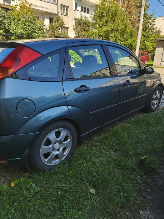 Vând Ford Focus 1,6 benzină