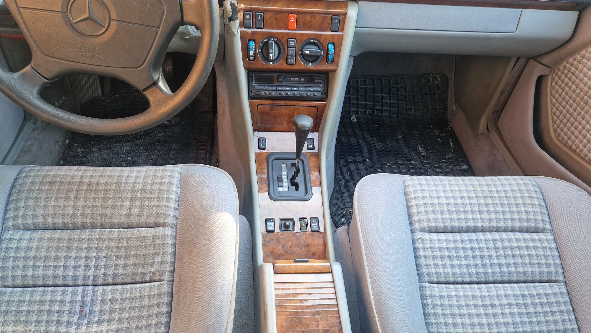 Мерцедес w124 260E