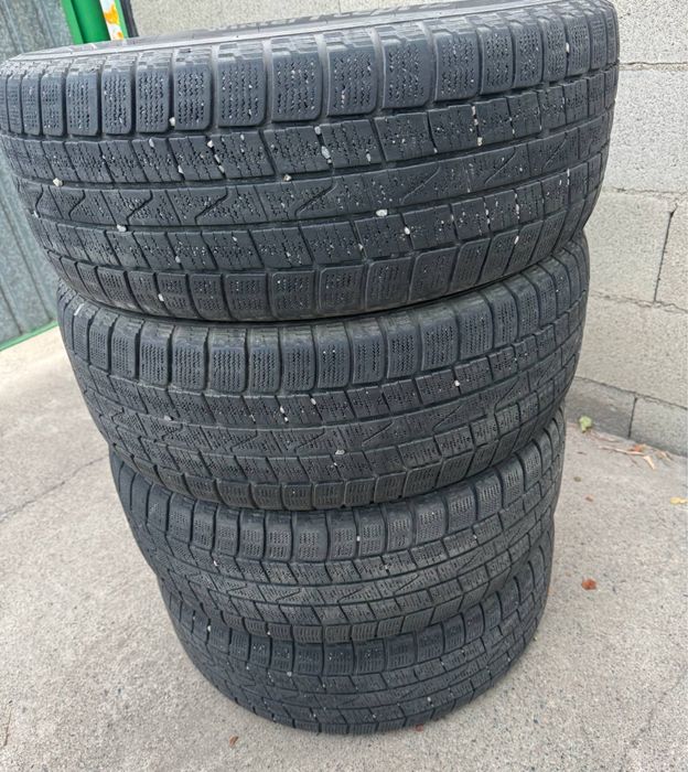 Продам комплект зимней резины R16.