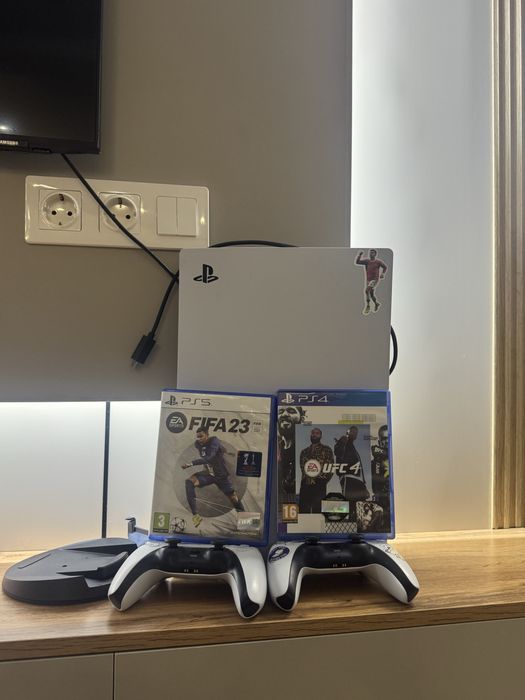 Продаю плэстэйшн5 с гарантией.В очень хорошим состаянии,