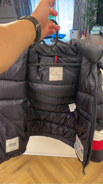 OFERTA//OFERTA Vand geaca Moncler autentica