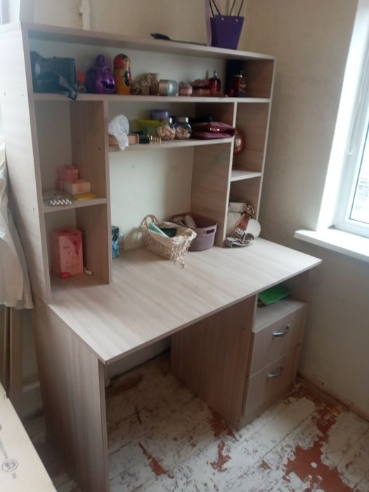 Продам школьный стол б/у в хорошем состоянии.Самовывоз.Ауэзовский
