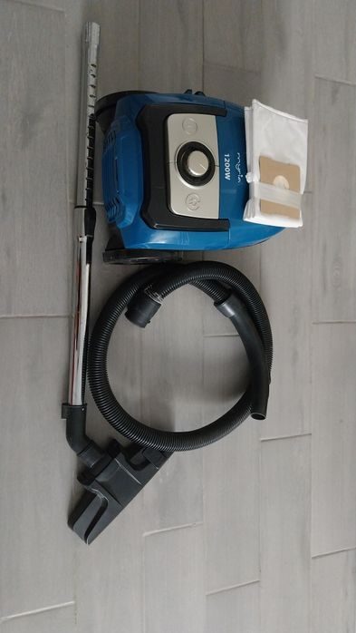 Vand aspirator Myria, 1200w, stare impecabila