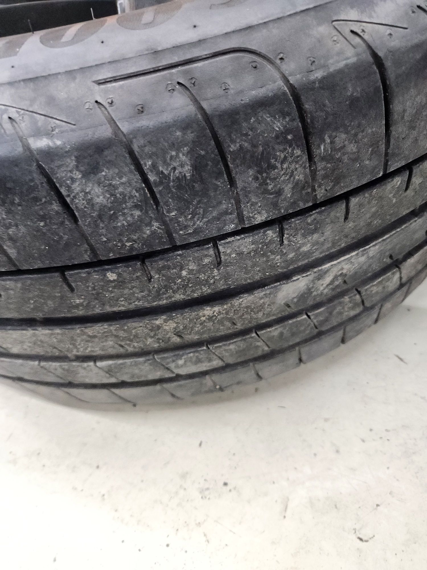 Anvelope vara 285 40 R21