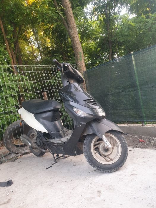 Vand scuter 4t sau schimb