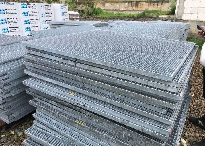 Vând grătare zincate orice dimensiune și trepte pentru scări