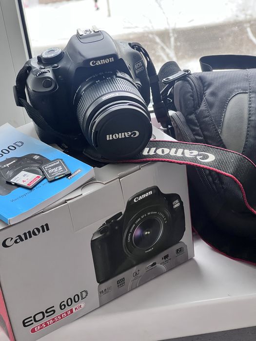 Продам зеркальный фотоаппарат Canon EOS 600D