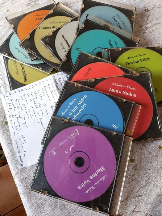 Vând CD /DVD uri din colecția propie