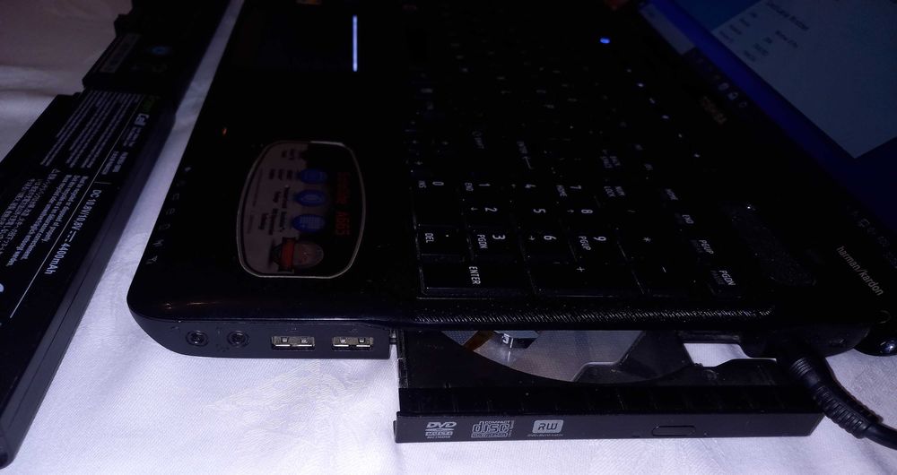 Laptop Toshiba Satelite A665, i7 Q740, 6 Gb RAM, HDD 700 Mb, Win10 Pro