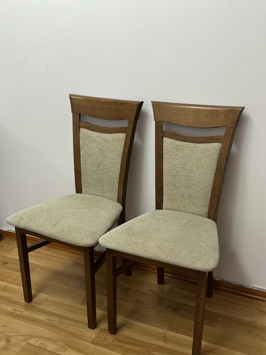 Стол и стулья в гостиную