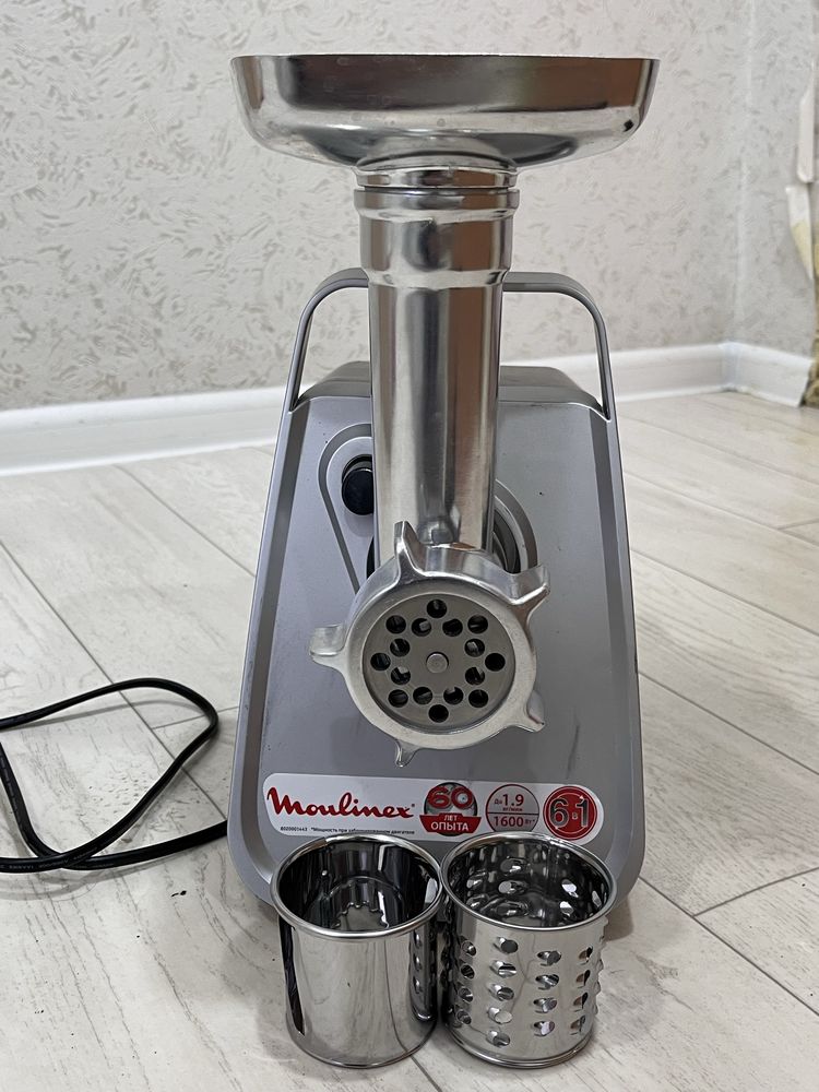 Продам масорубку электрическую