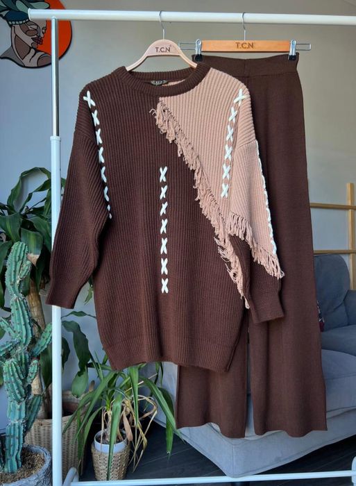 Дамски плетени комплекти.