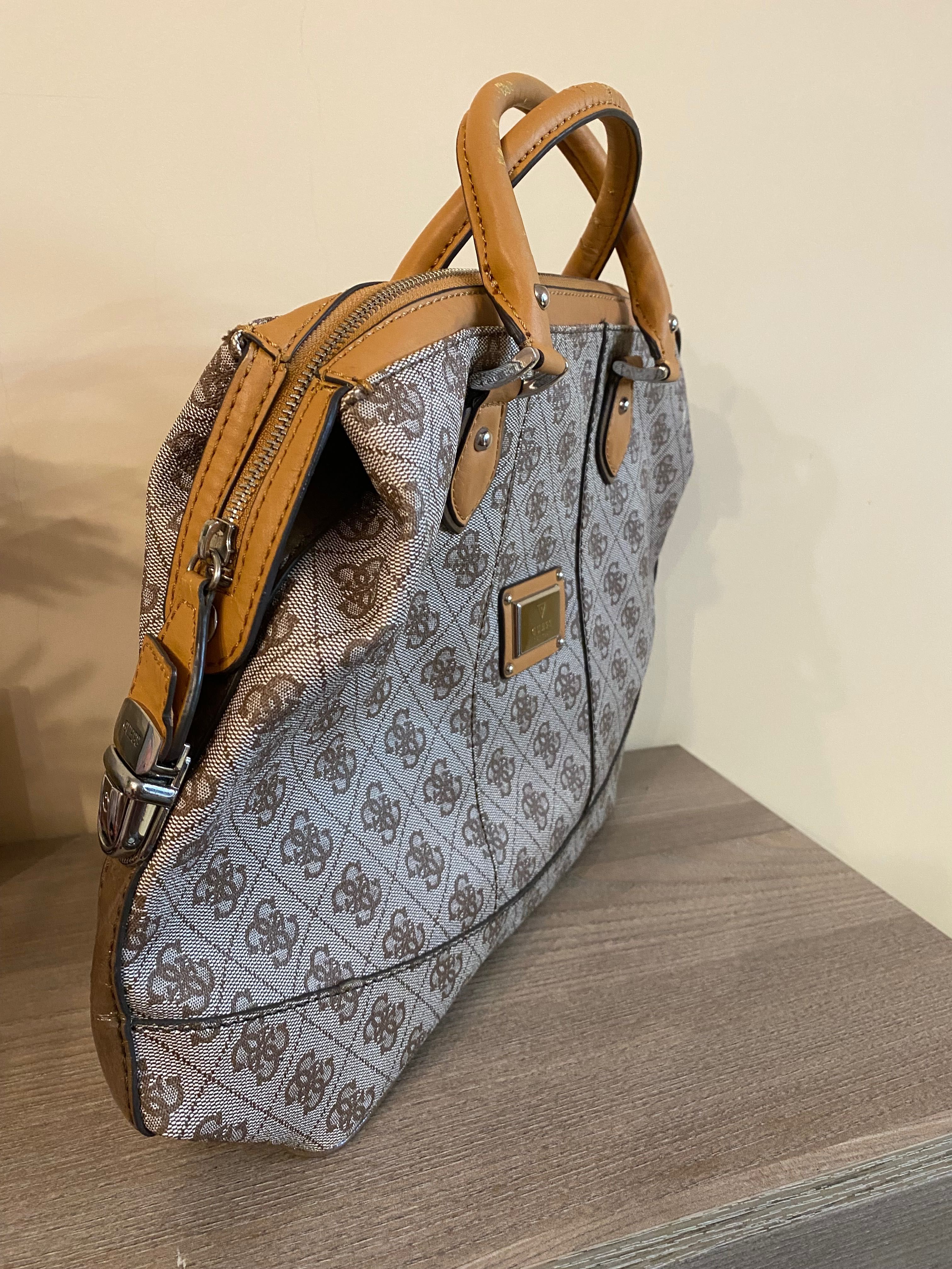 Дамска чанта Guess