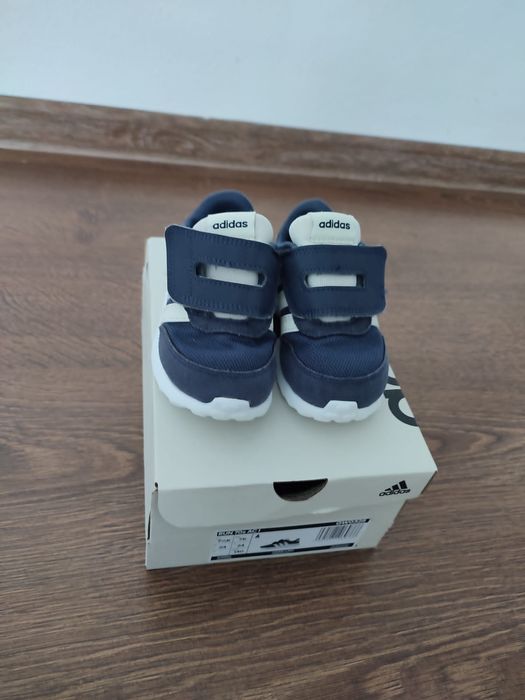 Vand pantof sport marimea 24