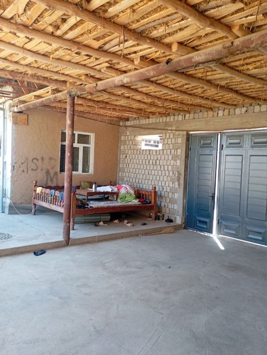 Продается дом , в конце махали , вдоль арыка 5.8 соток ,