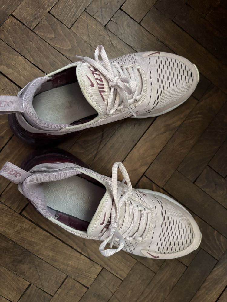 Маратонки Nike 270
