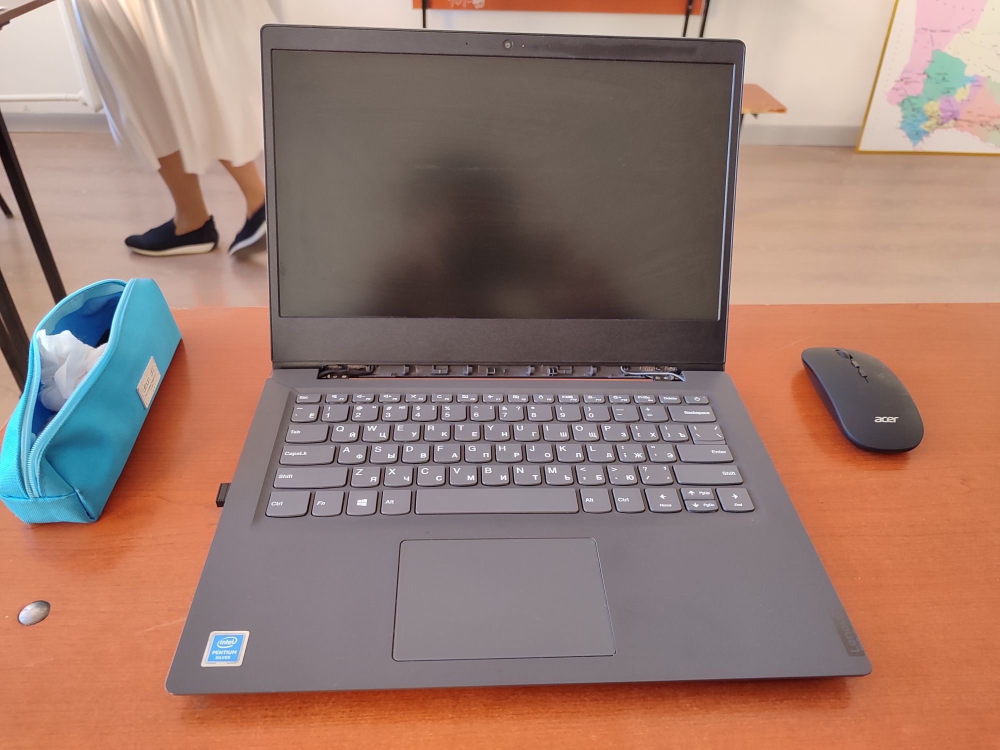 Ноутбук Lenovo V14-IGL серый (все работает идеально)