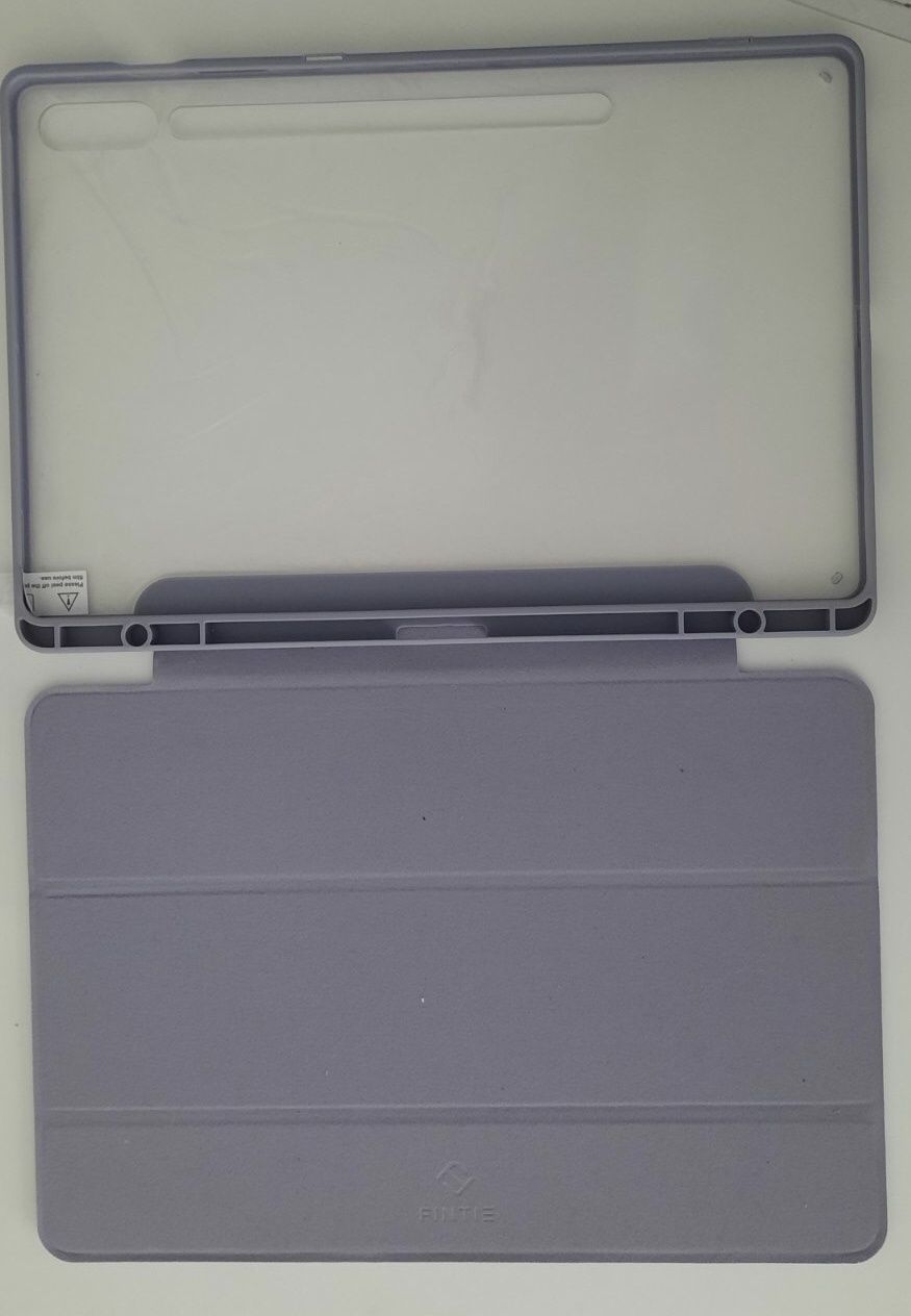 Продава се калъф за  таблет iPad Air 6 13" инча