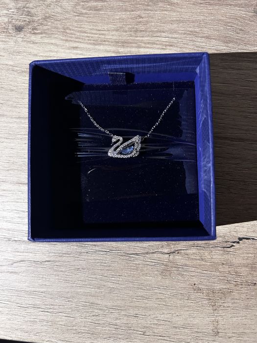 Колиета на Swarovski и Pandora