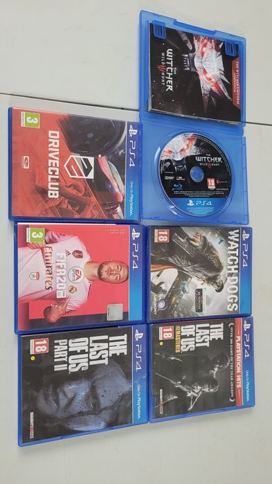 Vând ps4 + 2 console + 6 jocuri