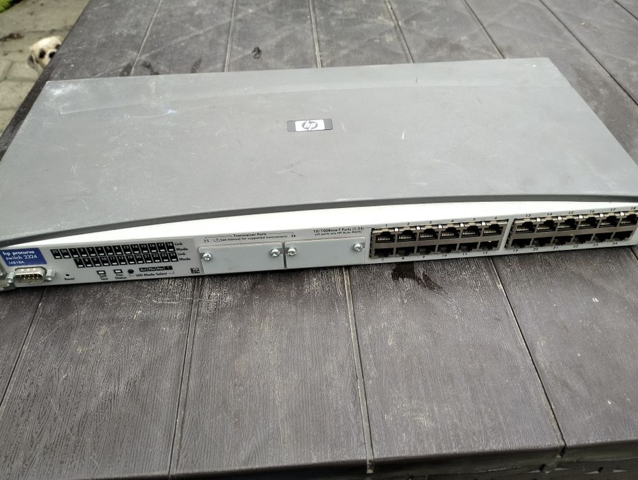 Switch HP ProCurve J4818A  2324 HP 24-port 10/100Base-Tx