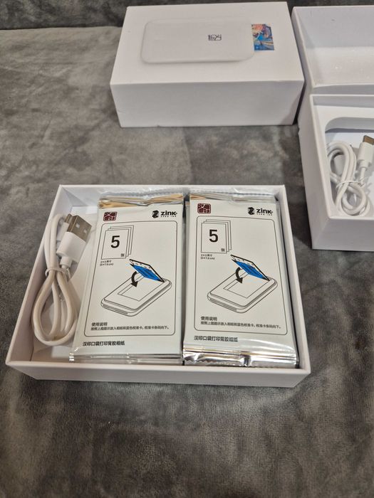 Чисто нови 2 броя мини фотопринтери с 25 листа подарък.