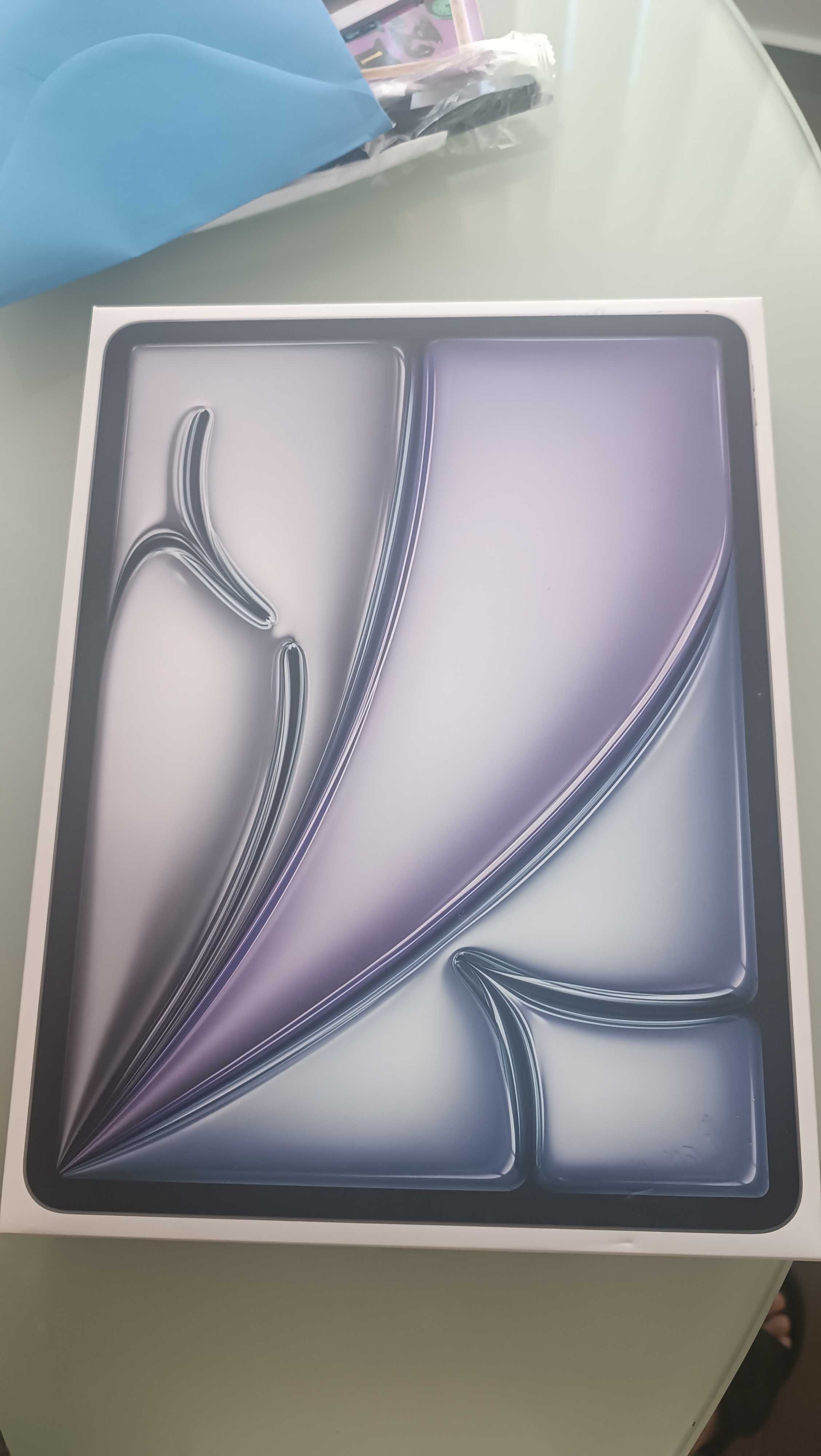 iPad Air 13" 256GB – Чисто нов, в кутия, с касова бележка