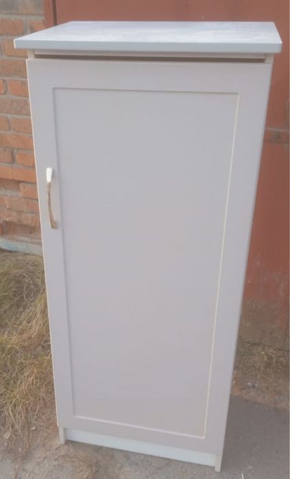 Продам НОВЫЙ шкаф-пенал , материал МДФ